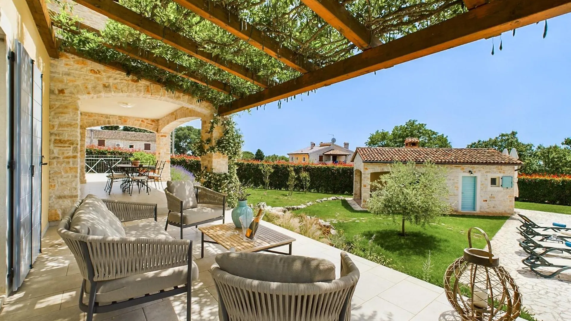 Rustic Villa Azzurra With Pool In Sv Lovrec Medaki