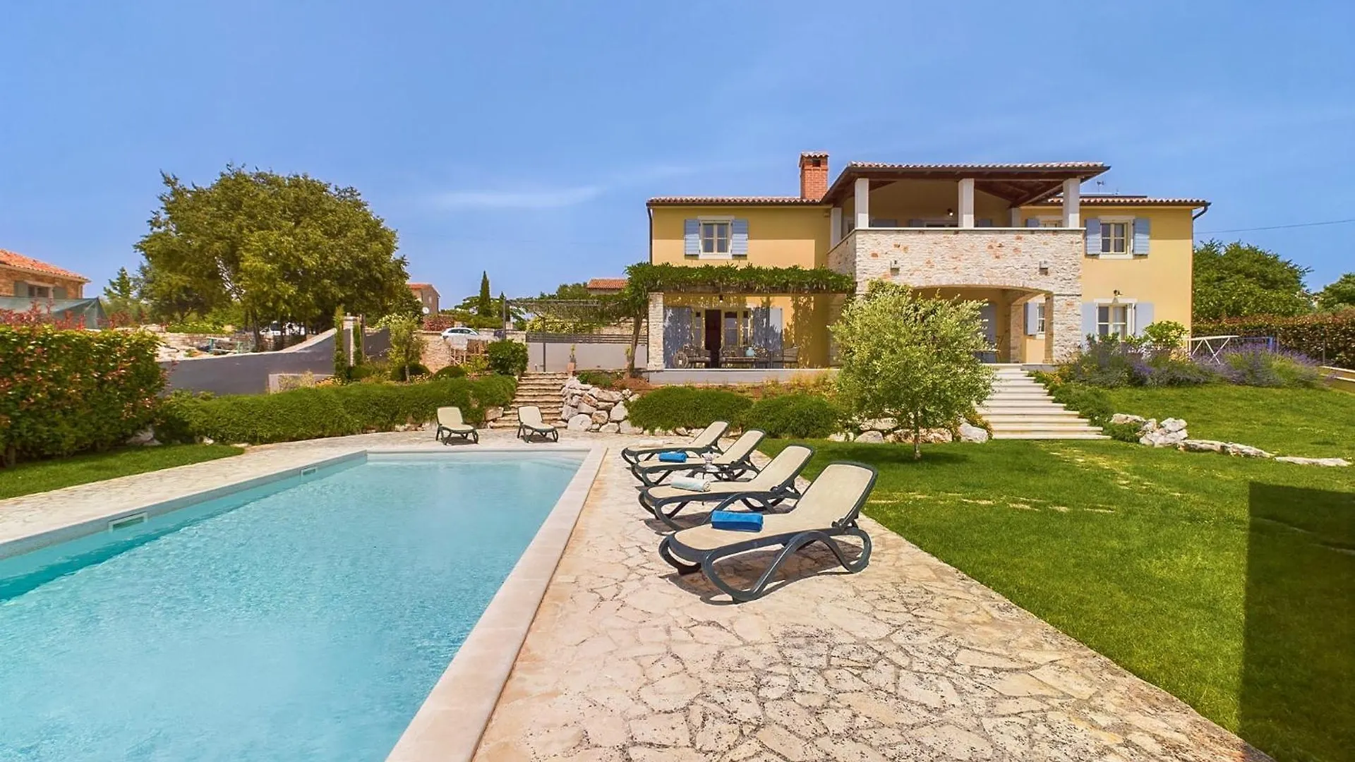 Rustic Villa Azzurra With Pool In Sv Lovrec Medaki