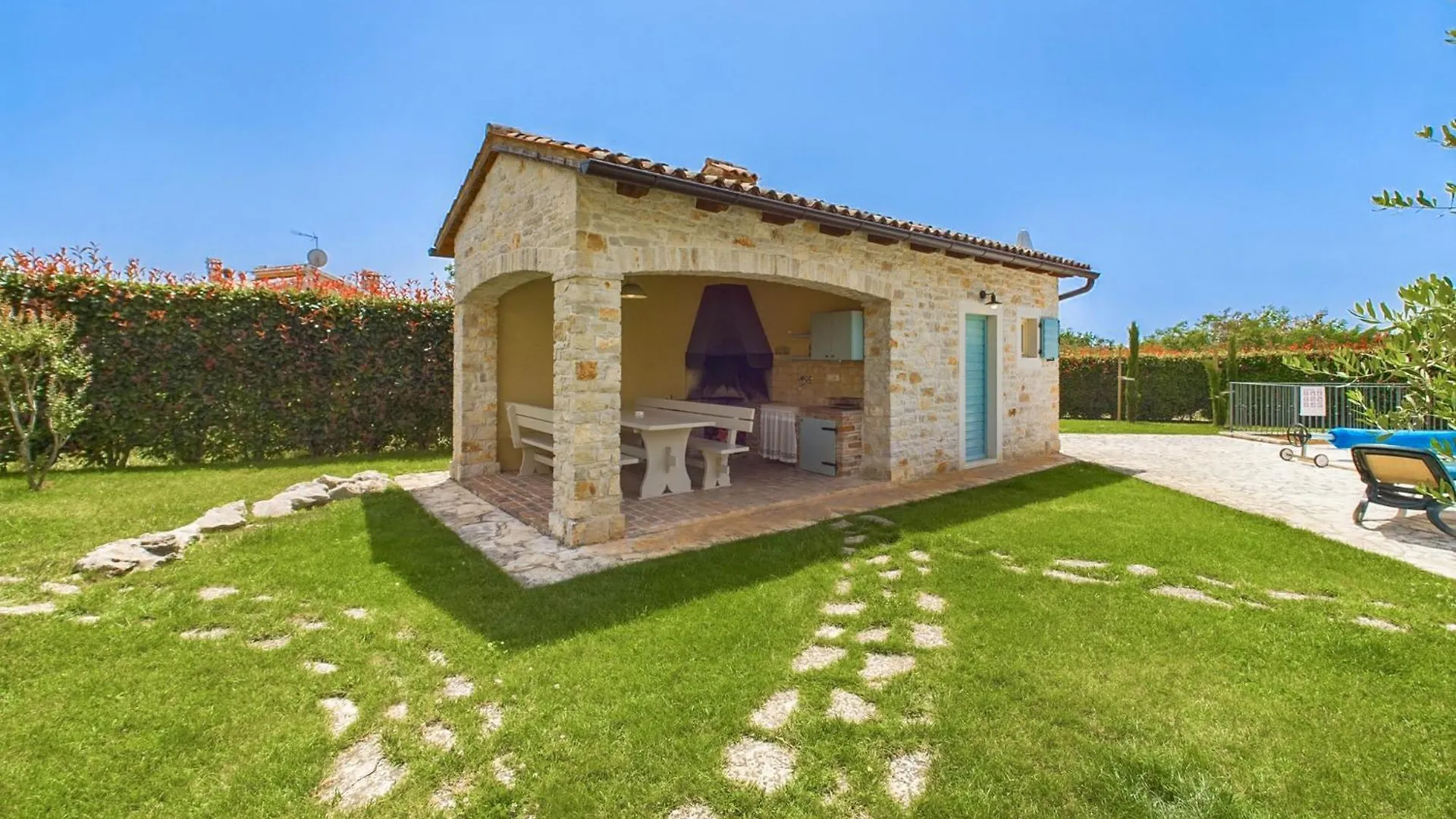 Rustic Villa Azzurra With Pool In Sv Lovrec Medaki