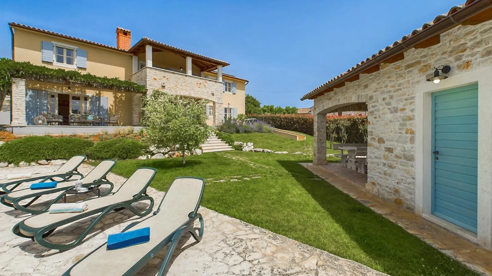 Rustic Villa Azzurra With Pool In Sv Lovrec Medaki